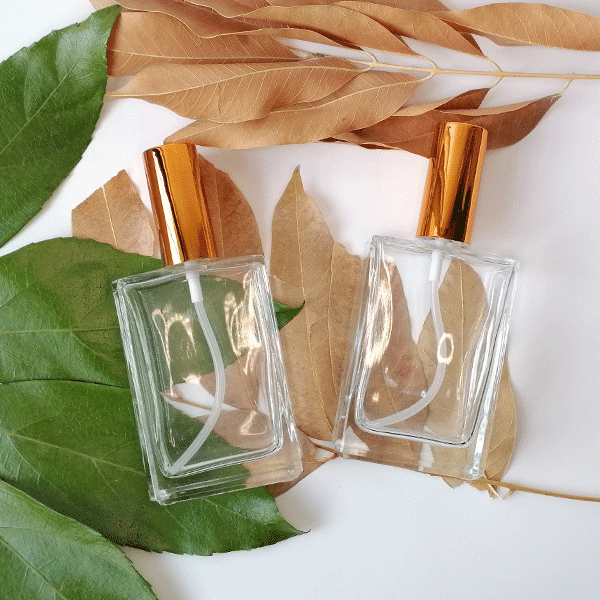 clear glass spray bottle